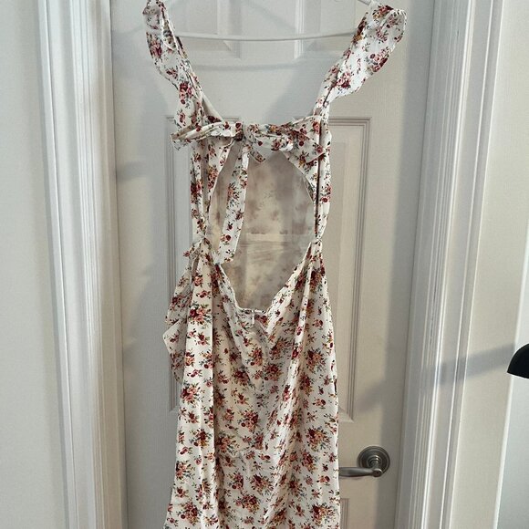 Hello Molly white floral midi dress with open back tie detail - Picture 3 of 3